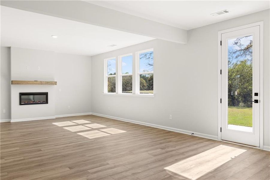Spacious, unfurnished interior of a new home in Cedar Farms, Winder (Image 12).