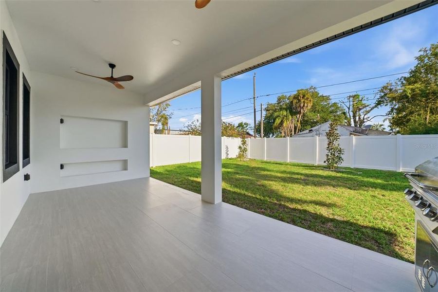 Exterior details and patio area of a home in , St. Petersburg (Image 29).