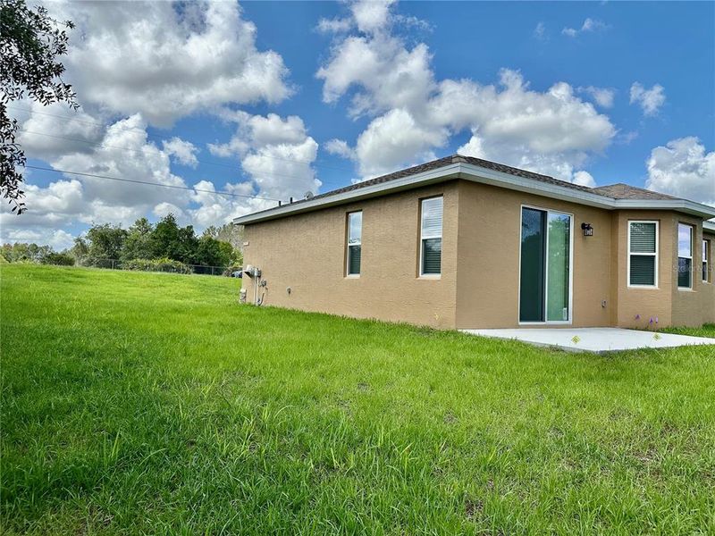 Exterior details and patio area of a home in , Weeki Wachee (Image 33).