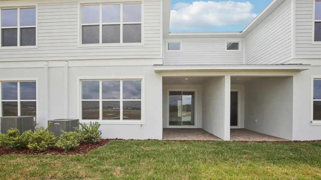 Exterior details and patio area of a home in Isla Mirada, San Antonio (Image 3).