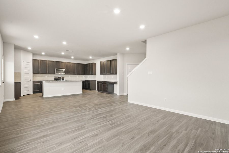 Spacious, unfurnished interior of a new home in Cinco Lakes, San Antonio (Image 17).