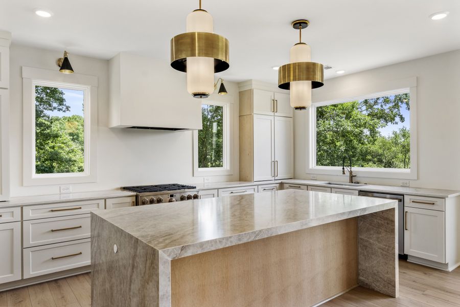 Representative furnished interior of a home built from the Aberdeen by Hunter Quinn Homes in Greenwood County Homes, Ninety Six (Image 7).