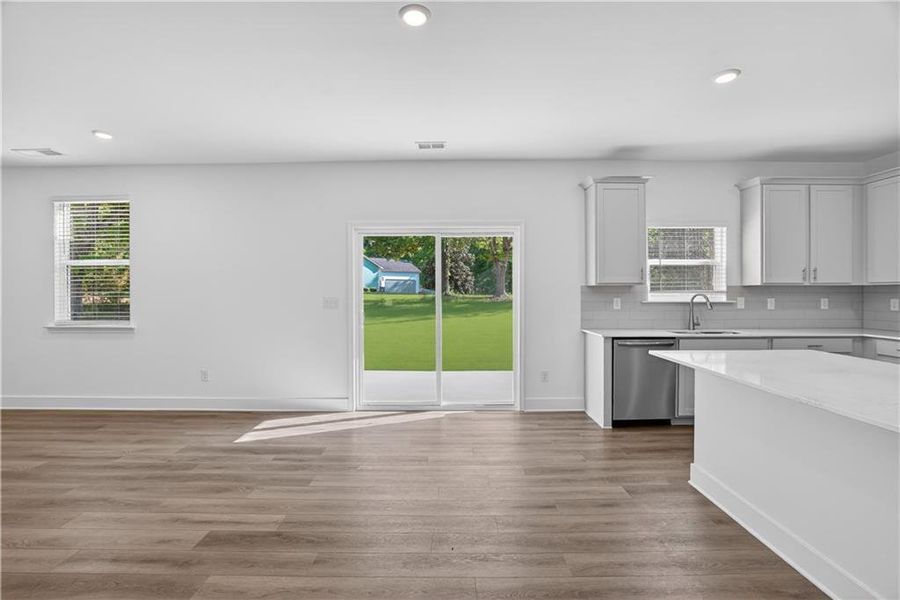Spacious, unfurnished interior of a new home in Shadow Creek, Jackson (Image 24).