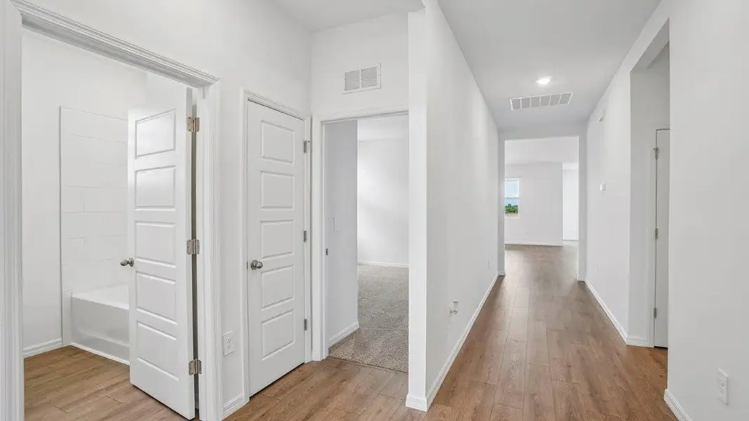 Spacious, unfurnished interior of a new home in Harmony at Lake Eloise, Winter Haven (Image 19).