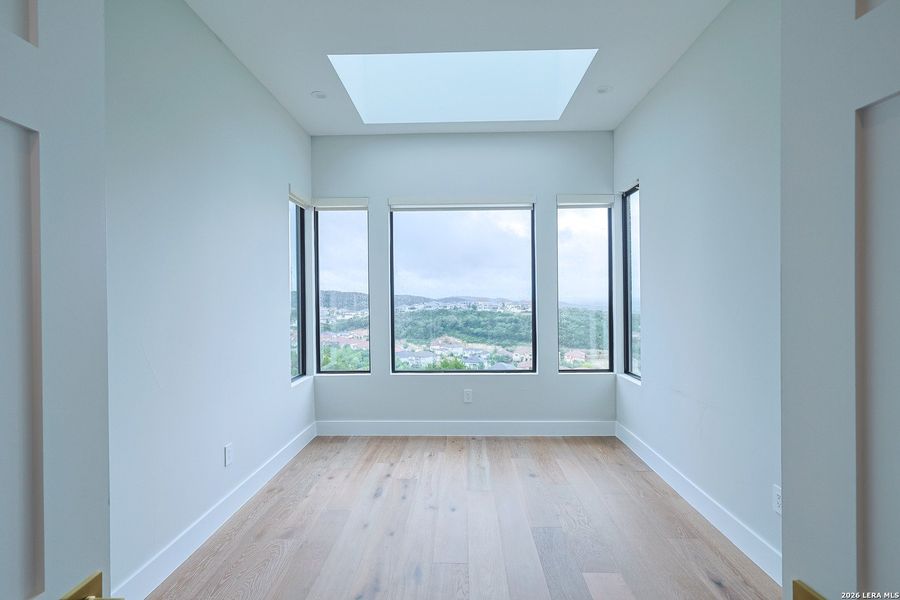 Spacious, unfurnished interior of a new home in , San Antonio (Image 41).