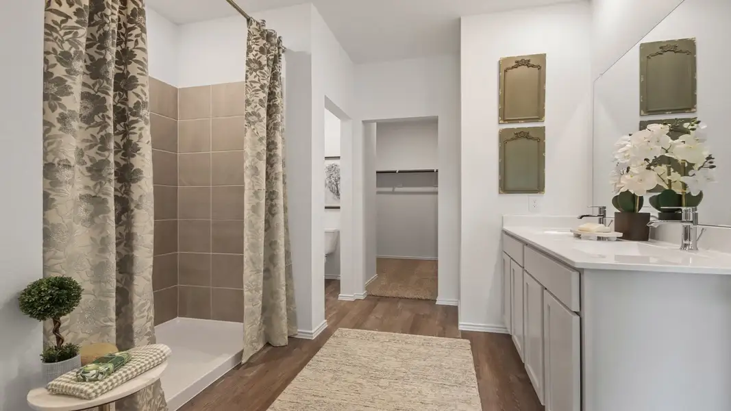 Furnished interior view inside a new home in Venetian Pines, Conroe (Image 19).
