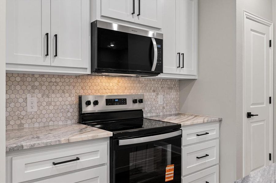 Furnished interior view inside a new home in , Corsicana (Image 6).