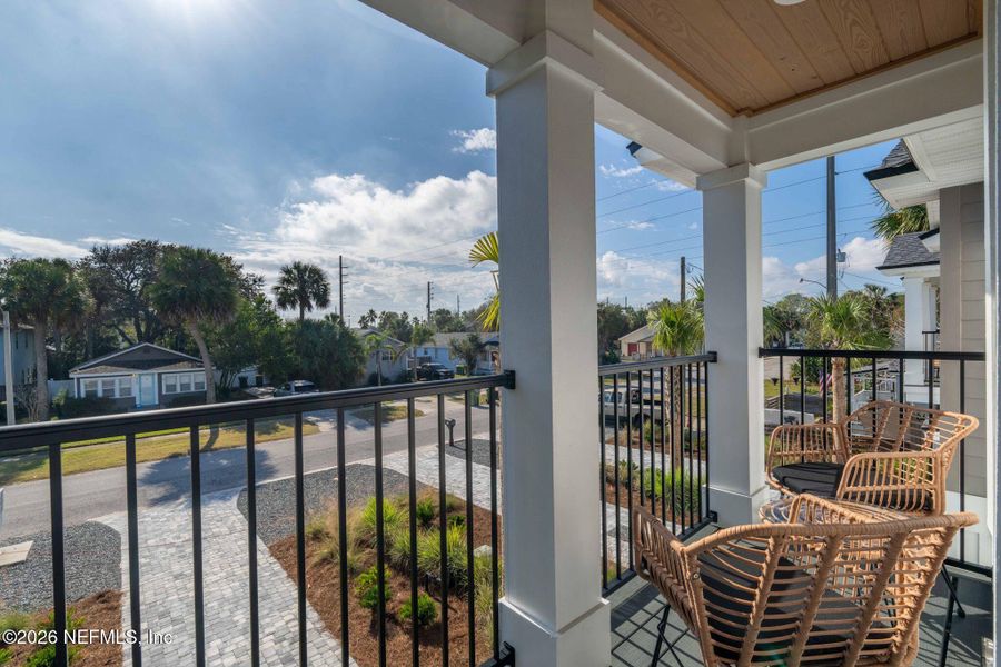 Exterior details and patio area of a home in , Jacksonville Beach (Image 33).