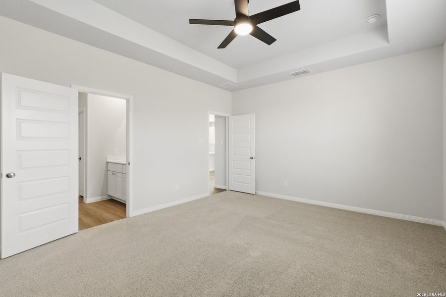 Spacious, unfurnished interior of a new home in Cinco Lakes, San Antonio (Image 11).
