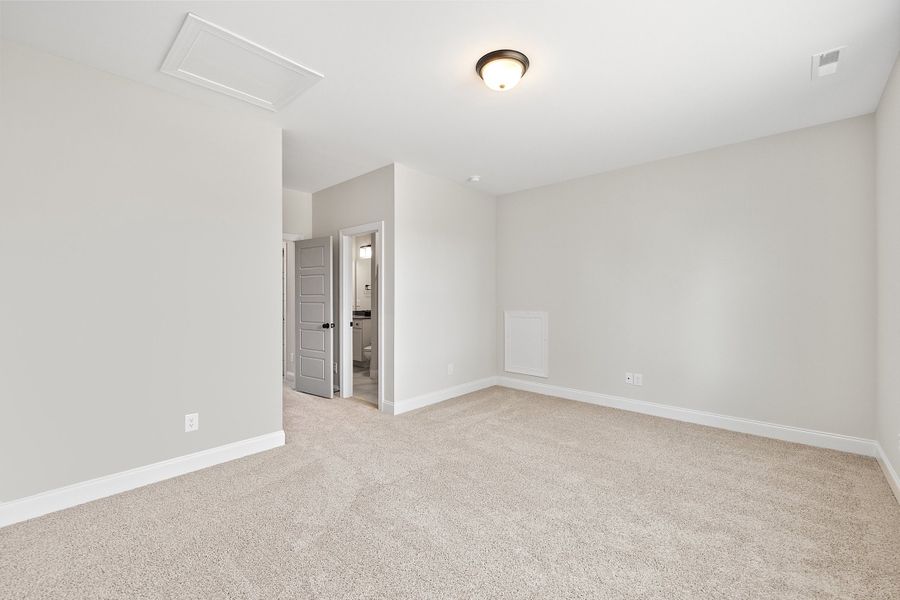 Representative unfurnished interior of a home built from the The Juniper by RobuckHomes in Kennebec Crossing, Angier (Image 89).
