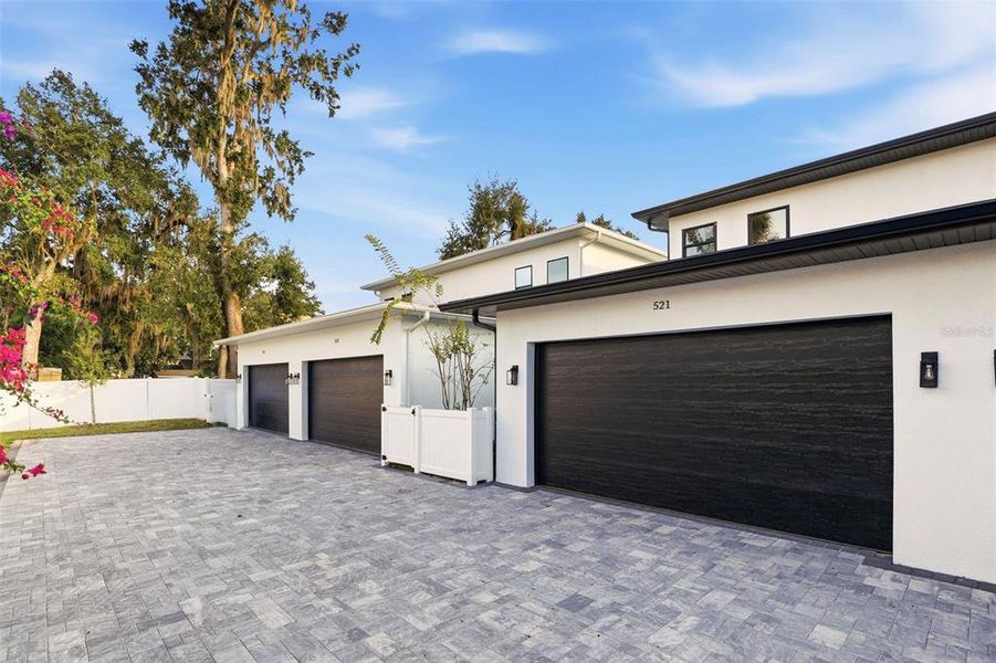 Exterior details and patio area of a home in , Orlando (Image 26).