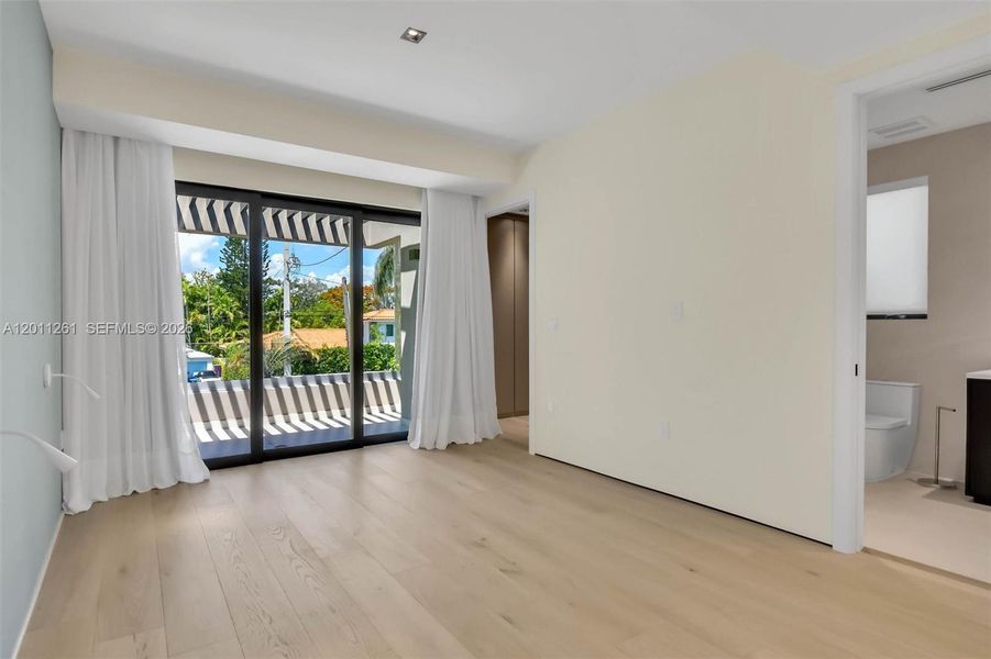 Spacious, unfurnished interior of a new home in , Miami (Image 57).