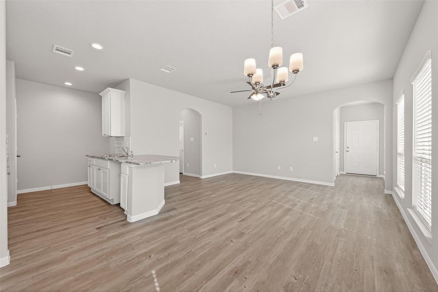 Spacious, unfurnished interior of a new home in Woodland Lakes, Houston (Image 28).