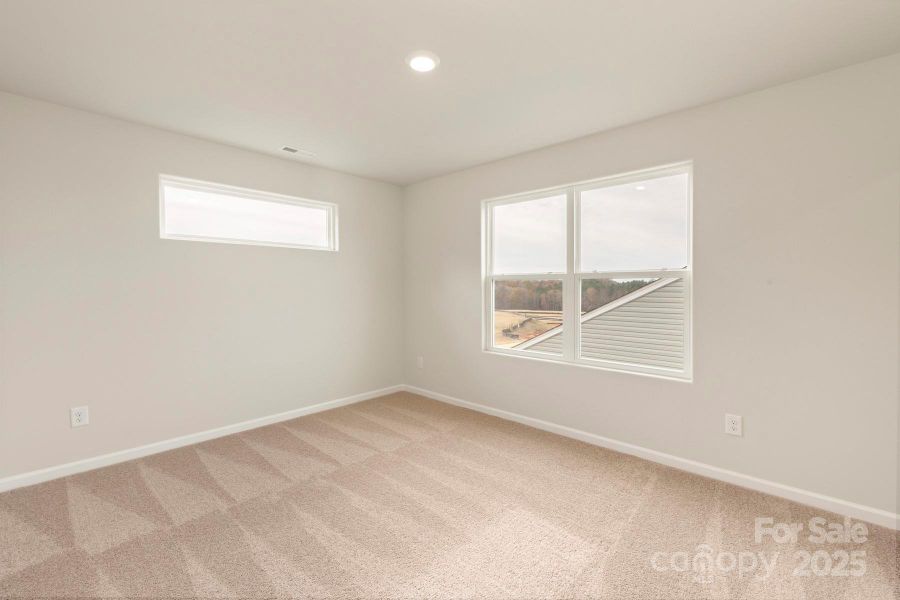 Spacious, unfurnished interior of a new home in Stagecoach Station, Gastonia (Image 10).