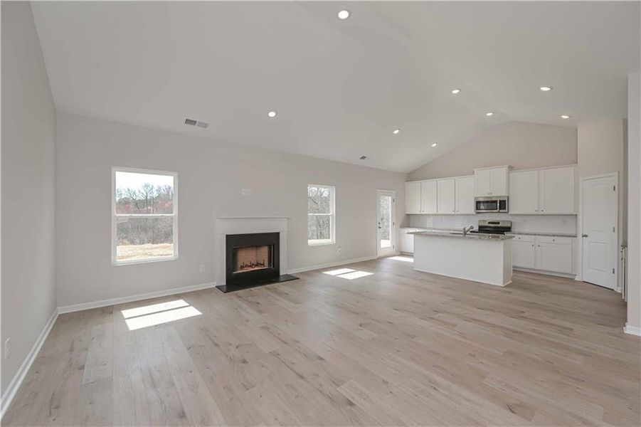 Spacious, unfurnished interior of a new home in , Villa Rica (Image 11).