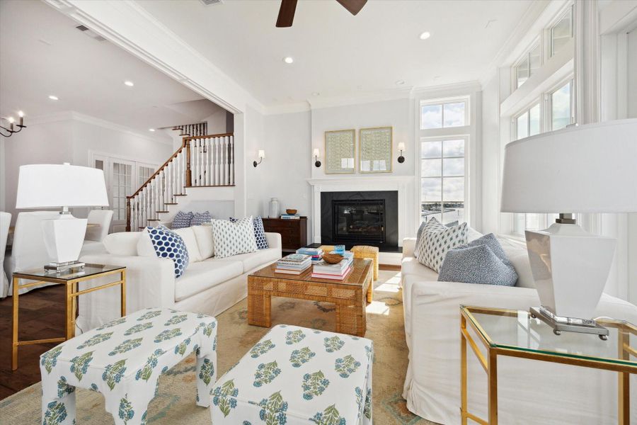 Beautiful open floor plan with expansive views of Clear Lake. Perfect for entertaining! Beautiful open floor plan with expansive views of Clear Lake. Perfect for entertaining!