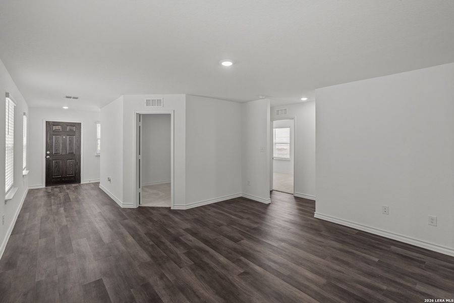 Spacious, unfurnished interior of a new home in The Overlook at Creekside, New Braunfels (Image 22).