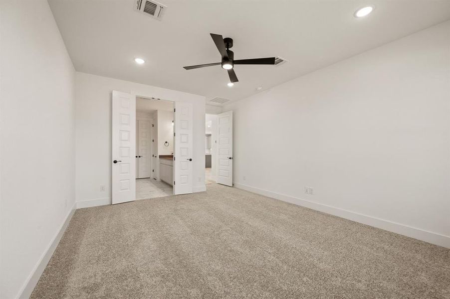 Spacious, unfurnished interior of a new home in The Resort on Eagle Mt. Lake, Fort Worth (Image 27).
