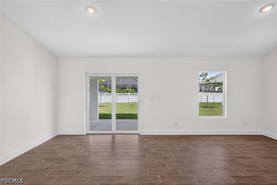 Spacious, unfurnished interior of a new home in Cape Coral, Cape Coral (Image 17).
