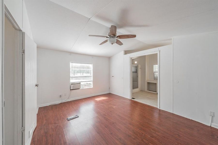 Spacious, unfurnished interior of a new home in , Millsap (Image 24).