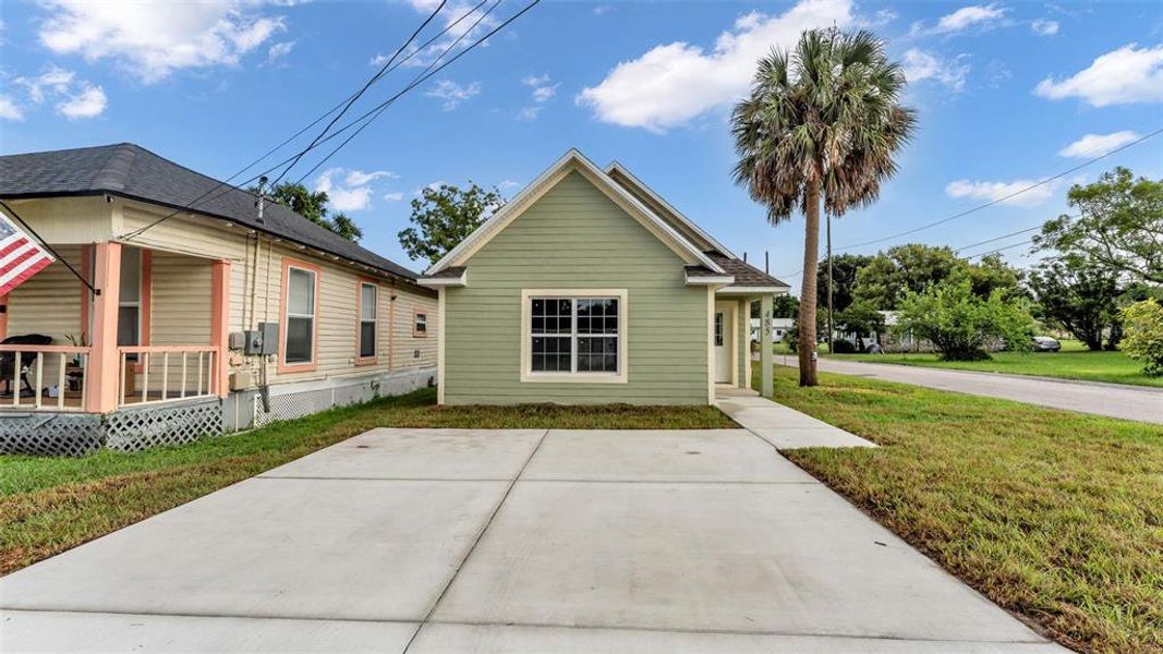 Front exterior of a new home in , Bartow, FL, highlighting curb appeal (Image 1). Front exterior of a new home in , Bartow, FL, highlighting curb appeal (Image 1).