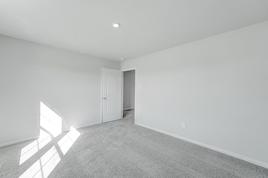 Spacious, unfurnished interior of a new home in Shirey Forest - Branches, Lufkin (Image 12).