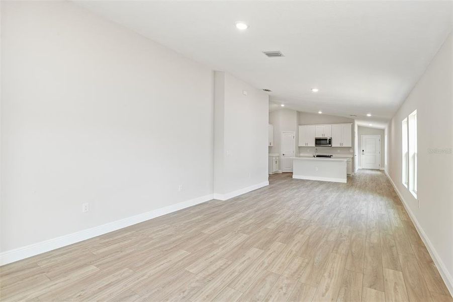 Spacious, unfurnished interior of a new home in Cherrywood Preserve, Ocala (Image 8).