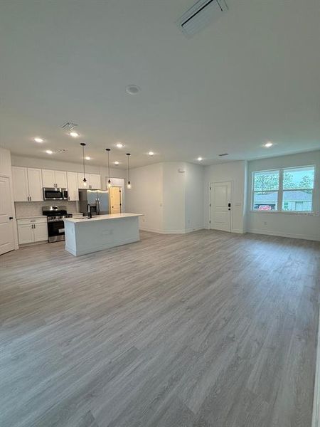Spacious, unfurnished interior of a new home in , Citrus Springs (Image 14).