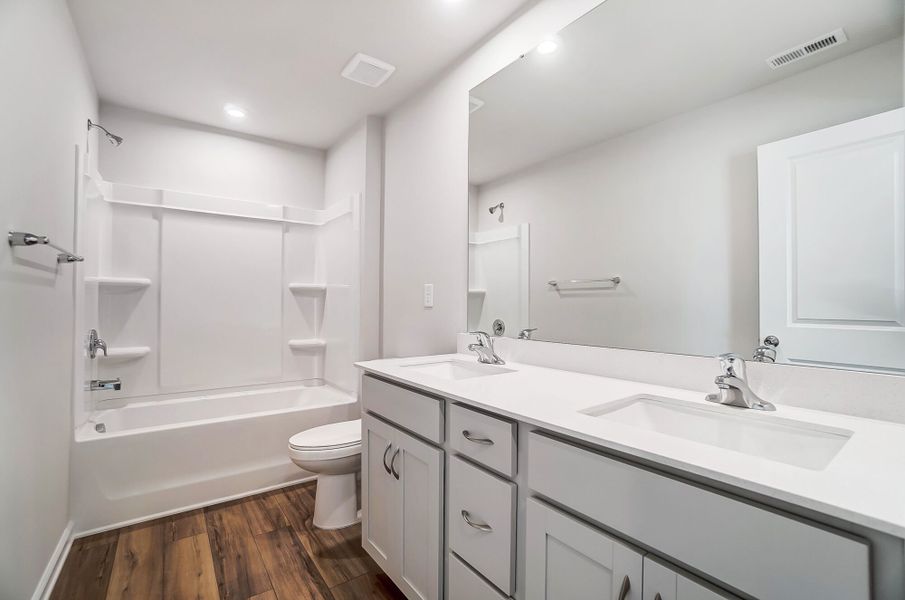 Photo representation of the Avalon plan. Colors, finishes and options will vary.