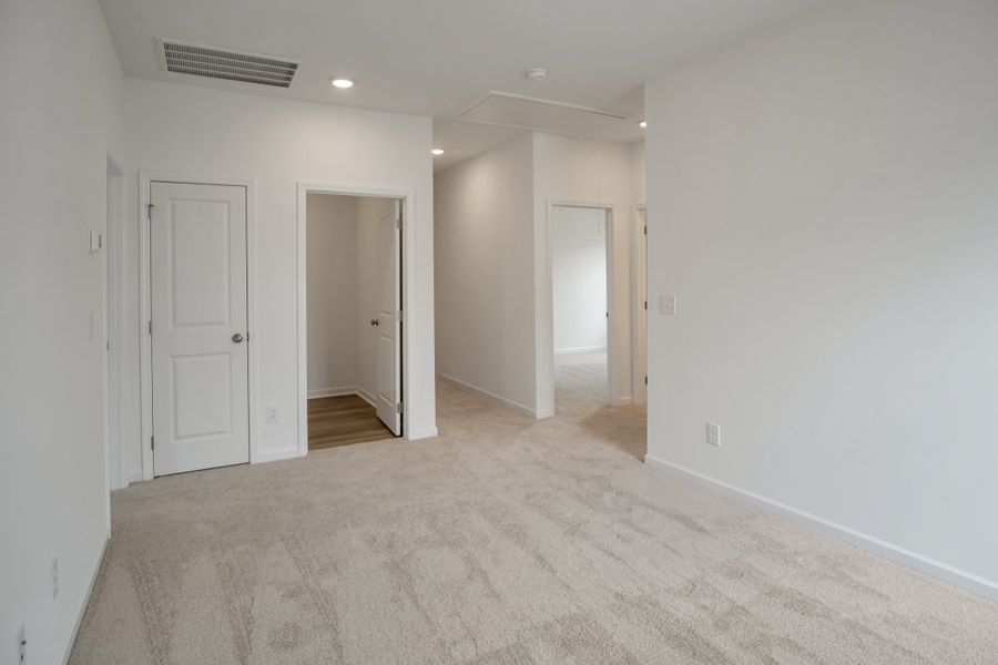 Spacious, unfurnished interior of a new home in Winston Place, Gallatin (Image 11).