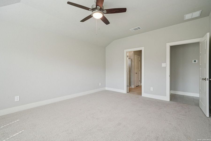 Spacious, unfurnished interior of a new home in Estancia Ranch - Classic Series, San Antonio (Image 17).