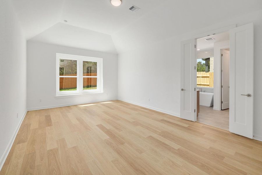 Spacious, unfurnished interior of a new home in Lariat, Liberty Hill (Image 10).