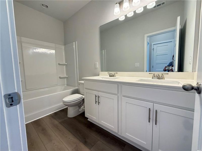 Furnished interior view inside a new home in Ponderosa Farms Manor, Gainesville (Image 13).
