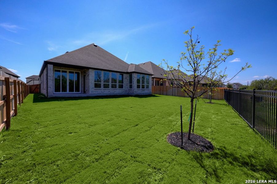 Exterior details and patio area of a home in Briggs Ranch, San Antonio (Image 3).
