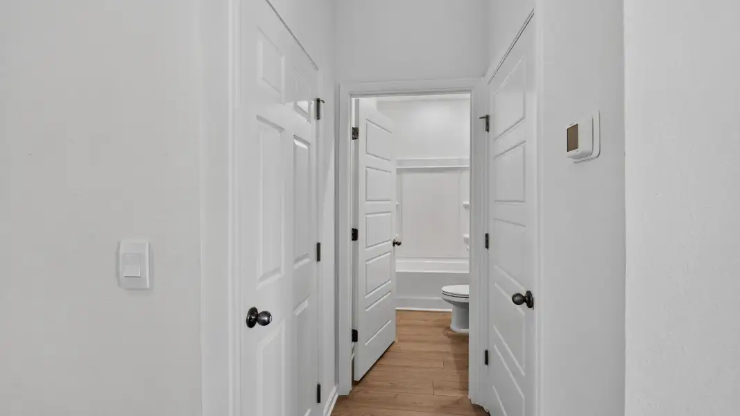 Spacious, unfurnished interior of a new home in Copes Landing, Jacksonville (Image 22).