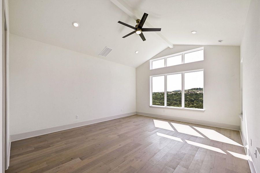 Spacious, unfurnished interior of a new home in , Lakeway (Image 25).