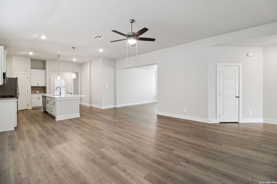 Spacious, unfurnished interior of a new home in Sagebrooke - Premier Series, San Antonio (Image 20).