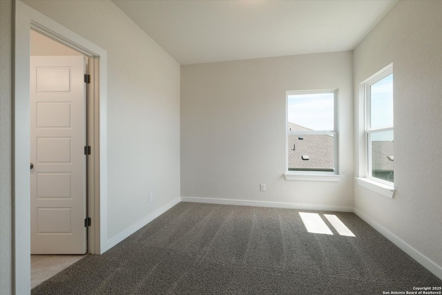 Spacious, unfurnished interior of a new home in Foxbrook, Cibolo (Image 28).