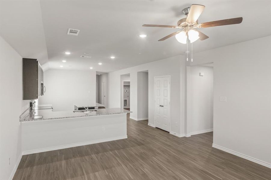 Spacious, unfurnished interior of a new home in Retreat at Fossil Creek, Fort Worth (Image 12).