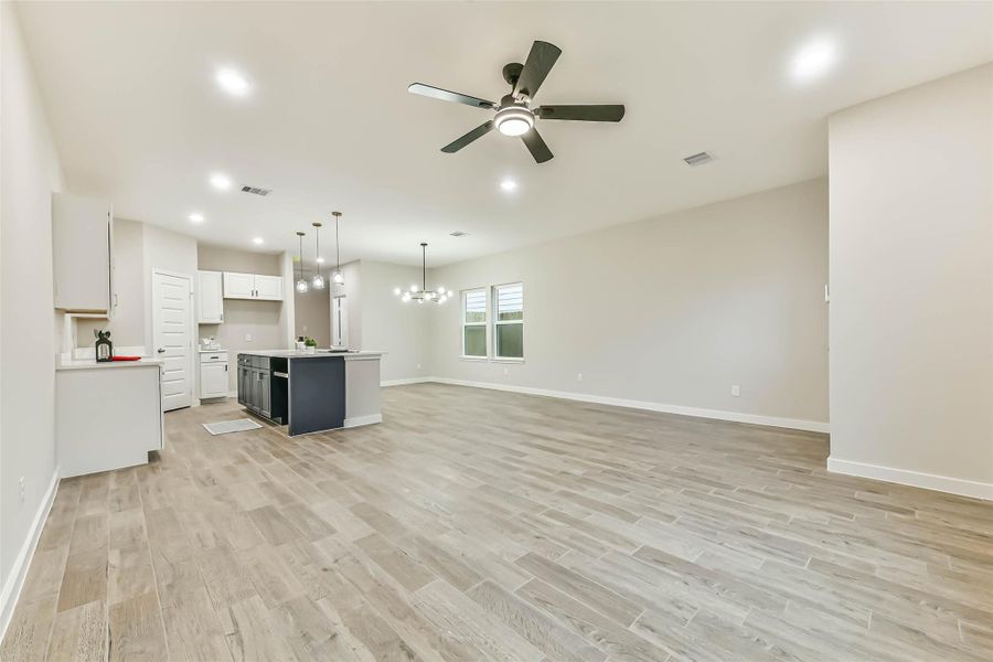 Spacious, unfurnished interior of a new home in , Missouri City (Image 19).