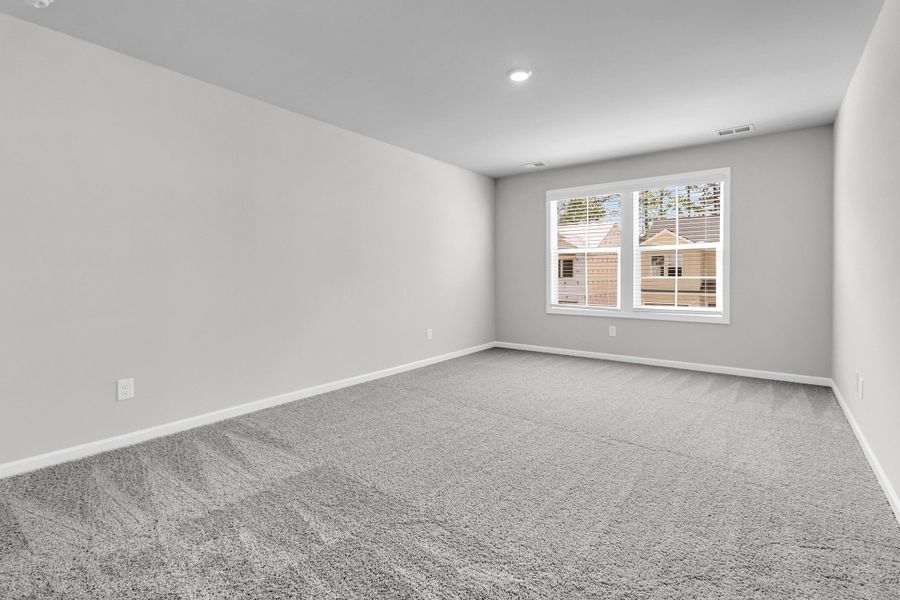 Spacious, unfurnished interior of a new home in Central Creek, Goose Creek (Image 49).