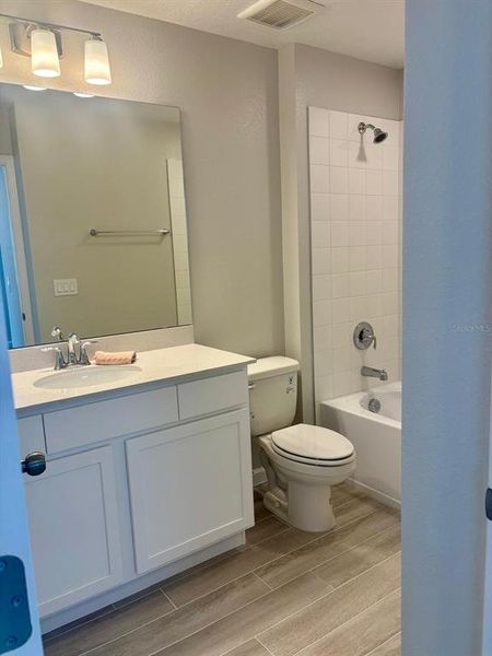 Furnished interior view inside a new home in , Orlando (Image 4).