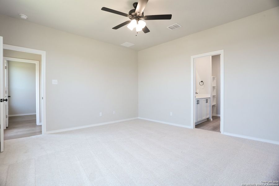 Spacious, unfurnished interior of a new home in Fairway Crossing 40s, San Antonio (Image 13).