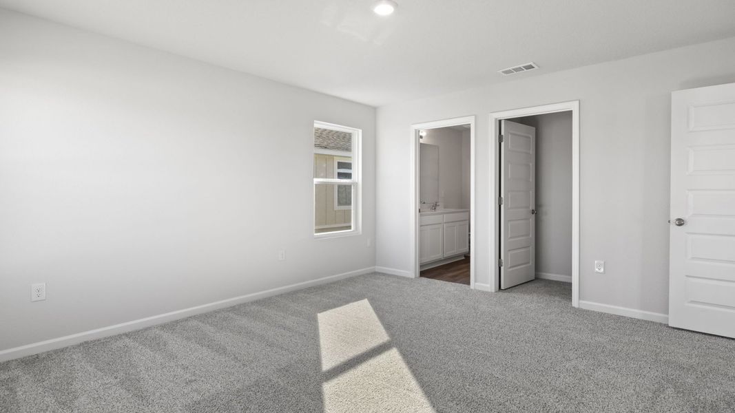 Representative unfurnished interior of a home built from the Walker by D.R. Horton in Ashton Park Phase III, Freeport (Image 23).