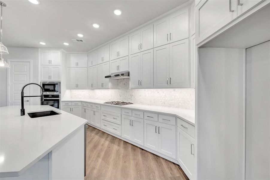 Furnished interior view inside a new home in Myrtle Creek, Waxahachie (Image 6).