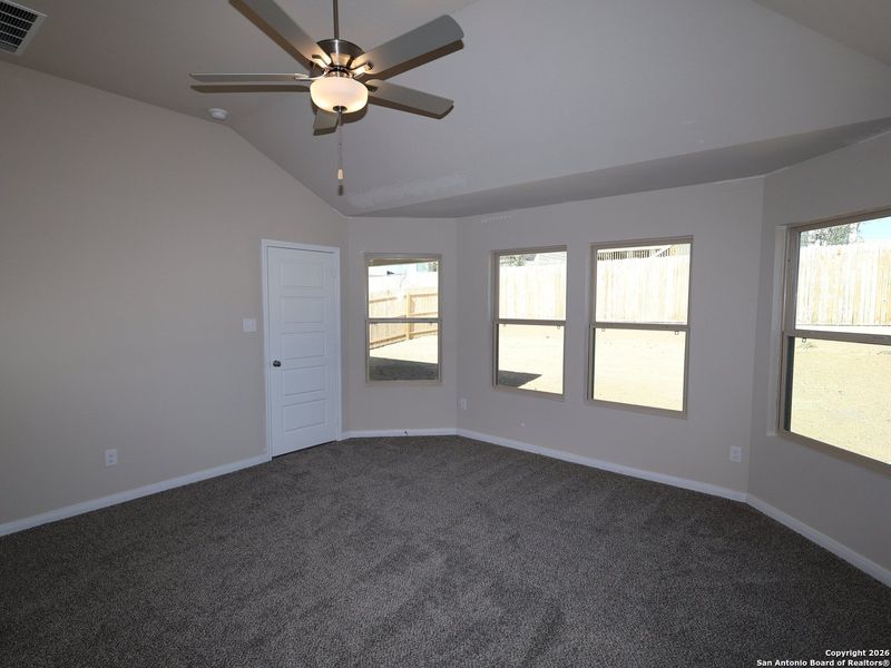 Spacious, unfurnished interior of a new home in Hunters Ranch, San Antonio (Image 21).