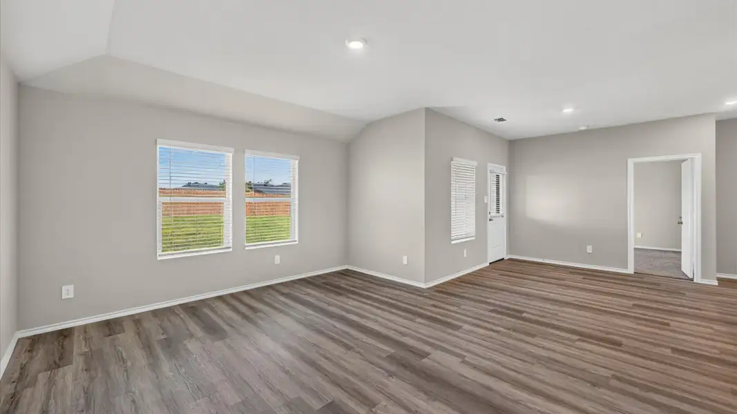 Spacious, unfurnished interior of a new home in Hadley Farms, Godley (Image 14).