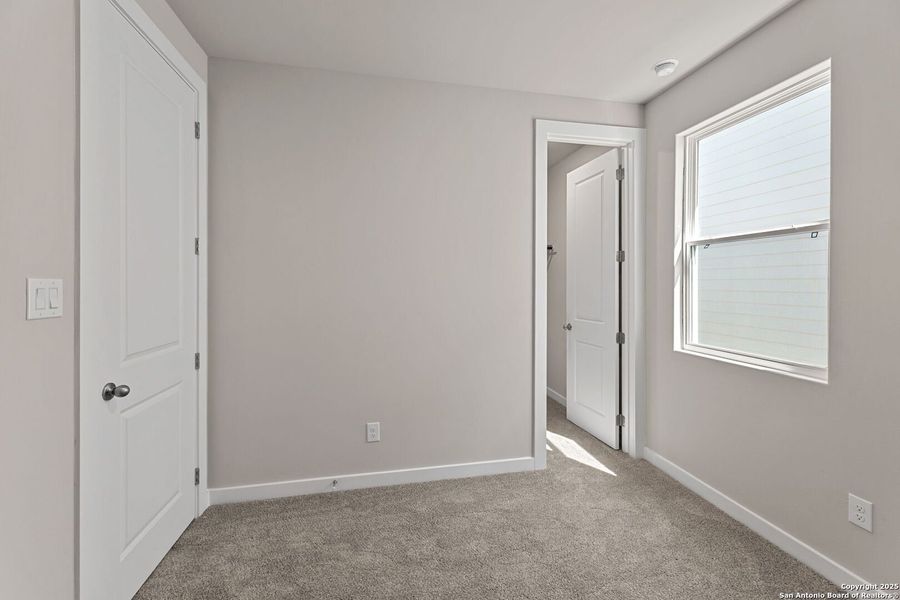 Spacious, unfurnished interior of a new home in Highland Ridge, New Braunfels (Image 24).