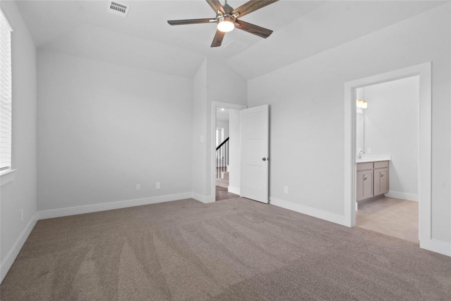 Spacious, unfurnished interior of a new home in Sorella, Tomball (Image 22).
