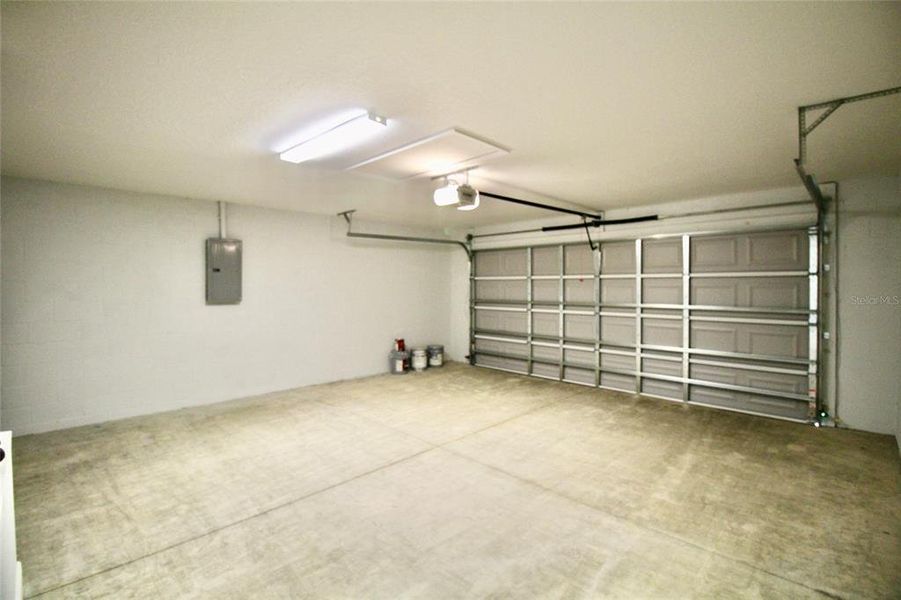 Spacious, unfurnished interior of a new home in , Ocala (Image 33).